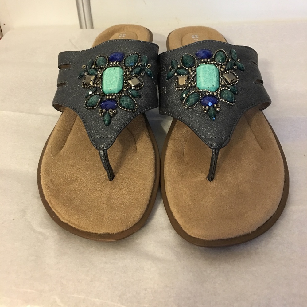 NATURALIZER EMBELLISHED JANNA FLIP FLOPS 8.5